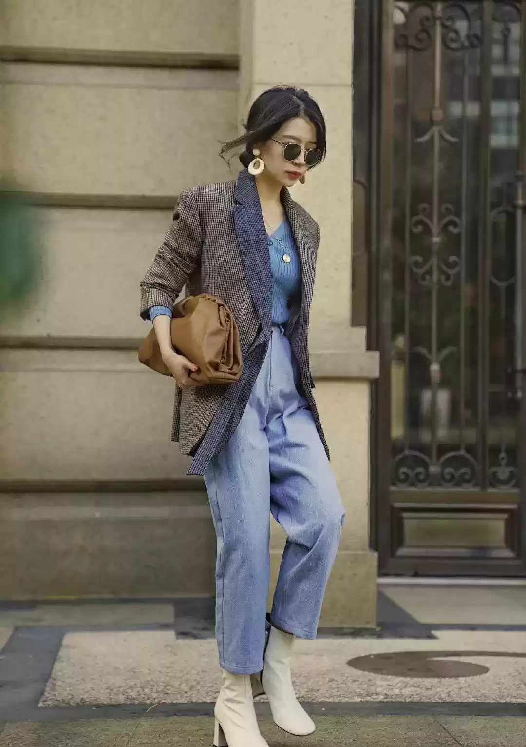 四十岁女人穿衣搭配秘诀：4个技巧展现优雅气质，美出新境界