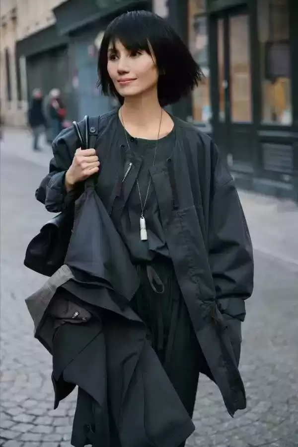 臀部大如何搭配服饰?48岁袁泉掀起新潮流: oversized外套与阔腿裤组合,时尚减龄 臀部大如何搭配服饰?48岁袁泉掀起新潮流: oversized外套与阔腿裤组合,时尚减龄