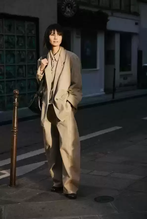 臀部大如何搭配服饰?48岁袁泉掀起新潮流: oversized外套与阔腿裤组合,时尚减龄 臀部大如何搭配服饰?48岁袁泉掀起新潮流: oversized外套与阔腿裤组合,时尚减龄