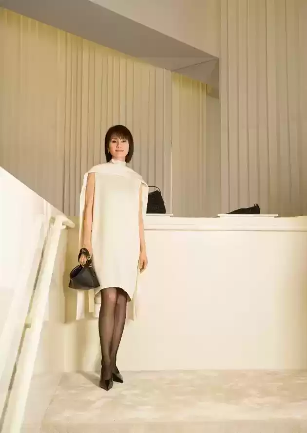 臀部大如何搭配服饰?48岁袁泉掀起新潮流: oversized外套与阔腿裤组合,时尚减龄 臀部大如何搭配服饰?48岁袁泉掀起新潮流: oversized外套与阔腿裤组合,时尚减龄