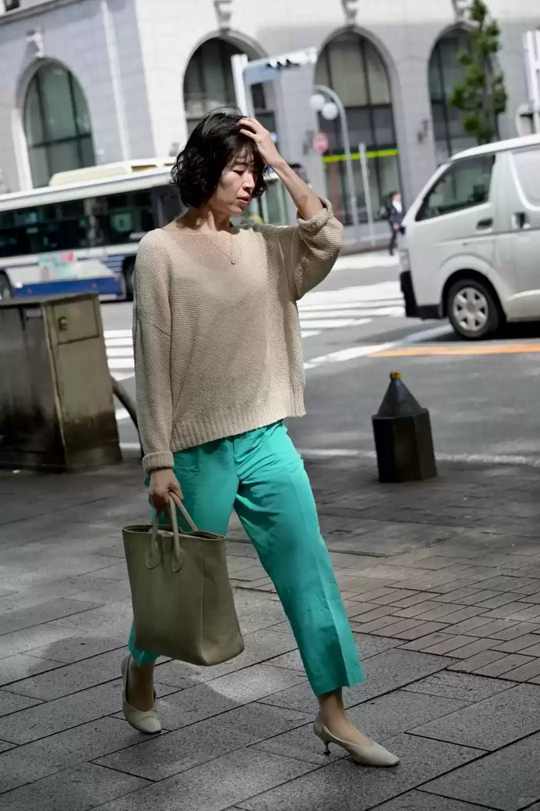 日本主妇穿搭美学揭秘：松弛感穿搭的显瘦密码