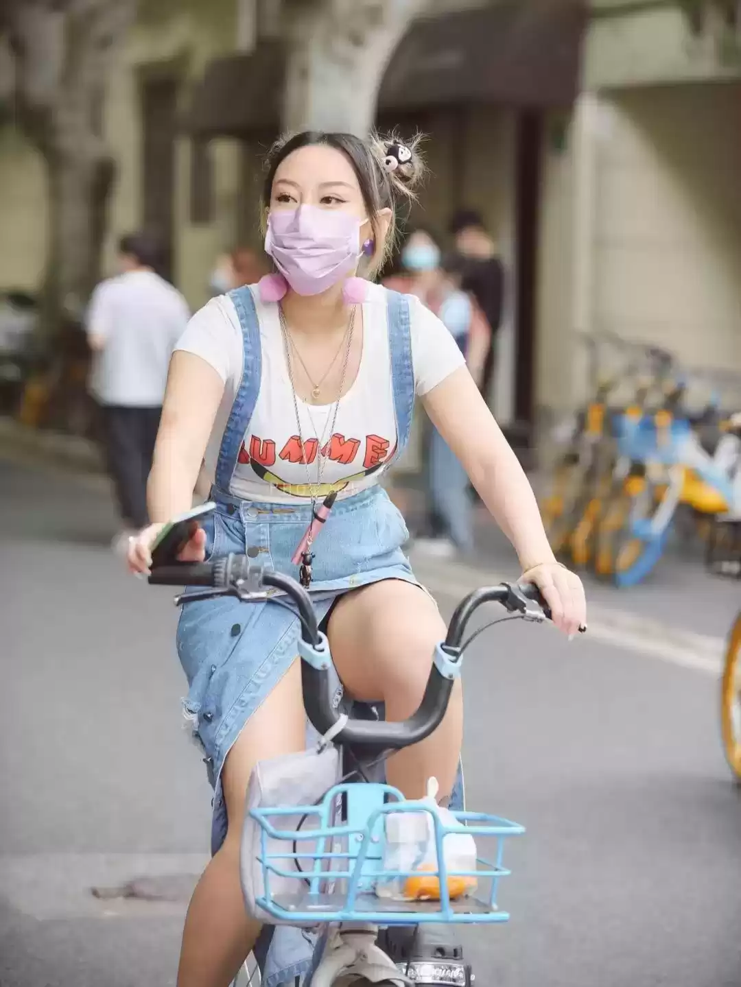 胖女孩穿搭艺术：身材无关，自信绽放美丽！