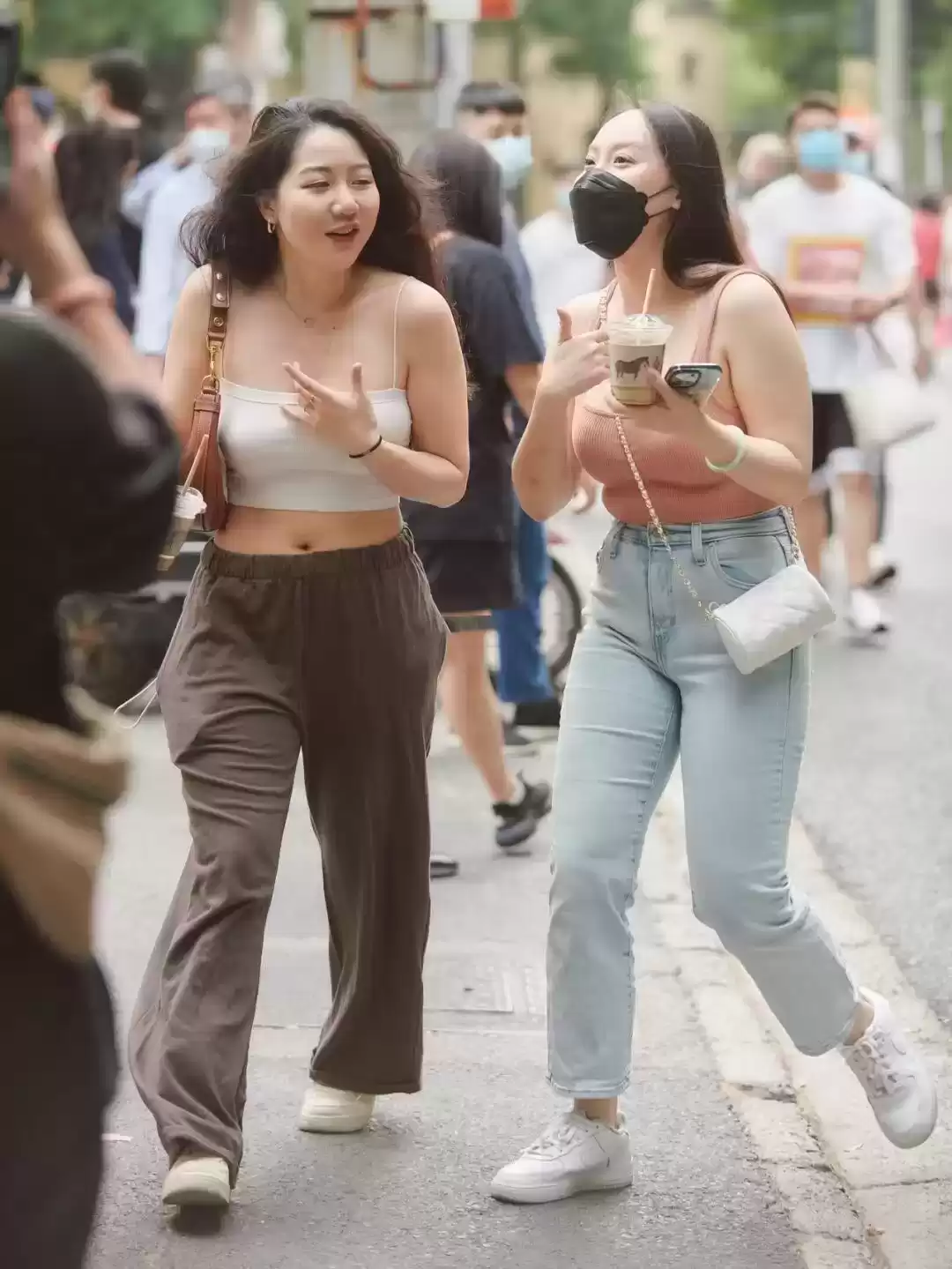 胖MM穿搭指南：身材无关紧要，街拍示范自信魅力