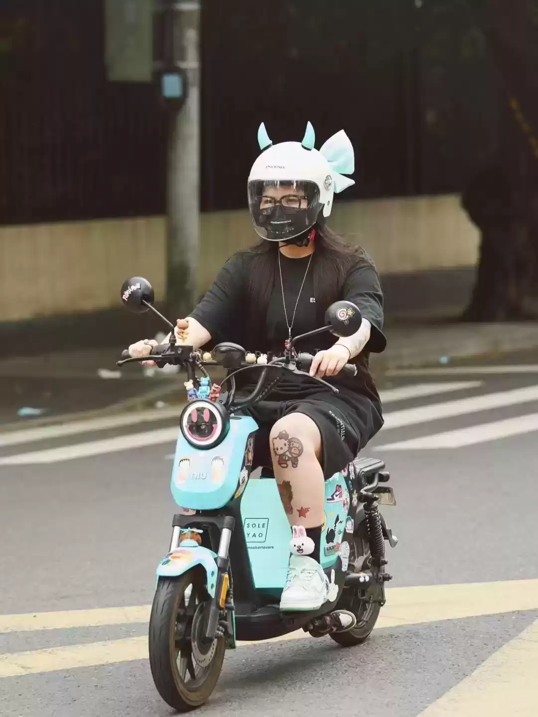 胖MM穿搭指南：身材无关紧要，街拍示范自信魅力