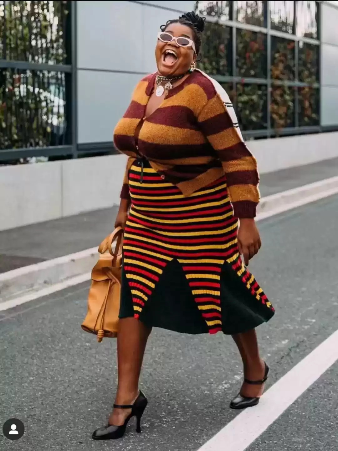 胖MM穿搭指南：身材无关紧要，街拍示范自信魅力