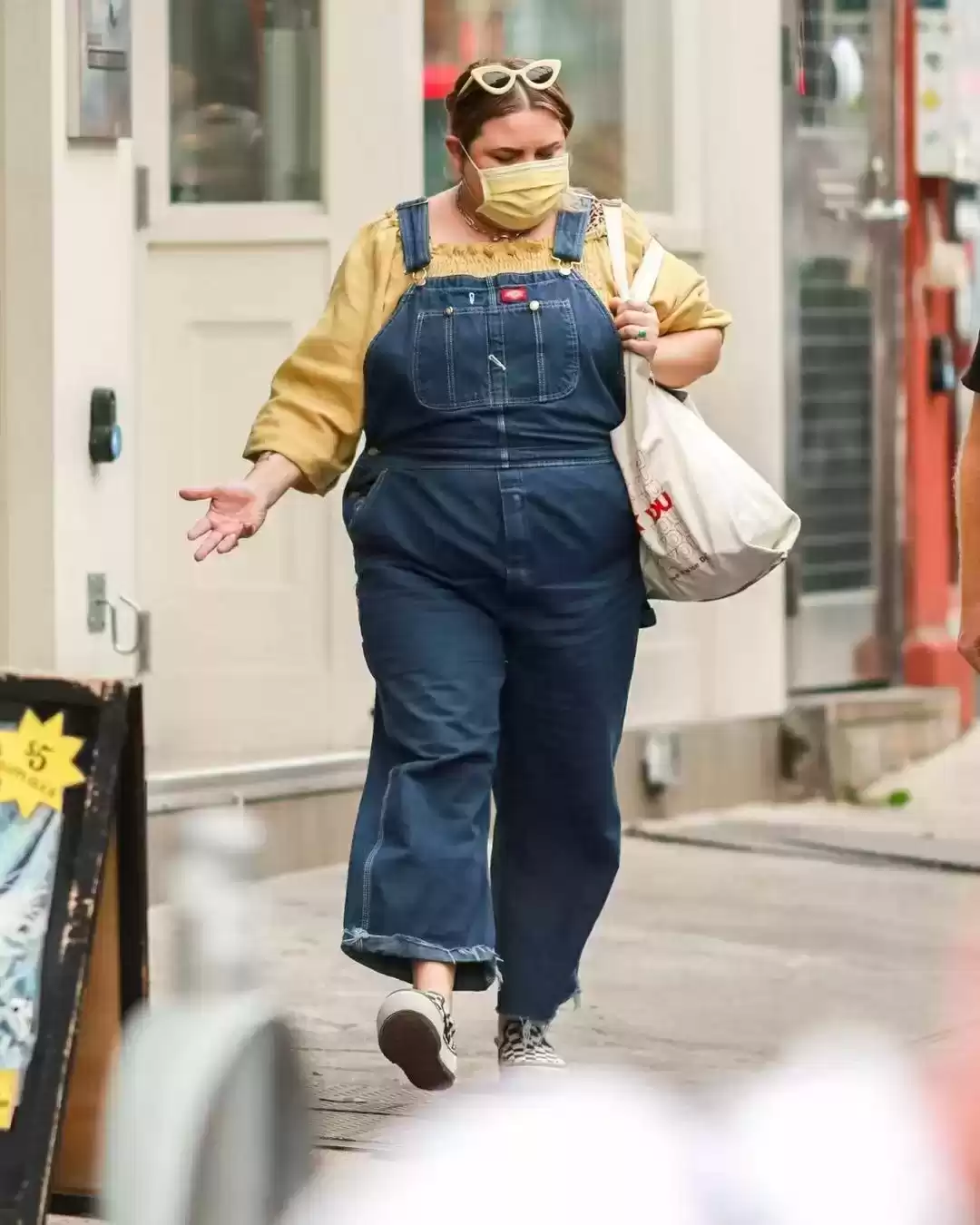 胖MM穿搭指南：身材无关紧要，街拍示范自信魅力