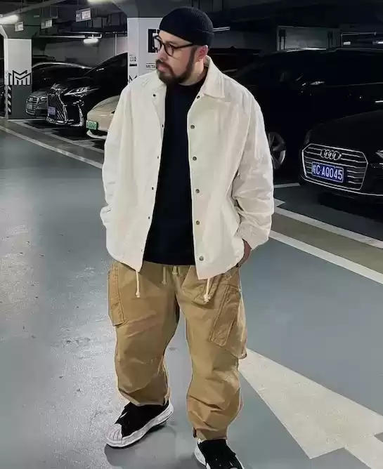 胖学生穿衣搭配 穿搭和身材无关！看这些街拍胖男人的打扮，又胖又矮，照样很有型