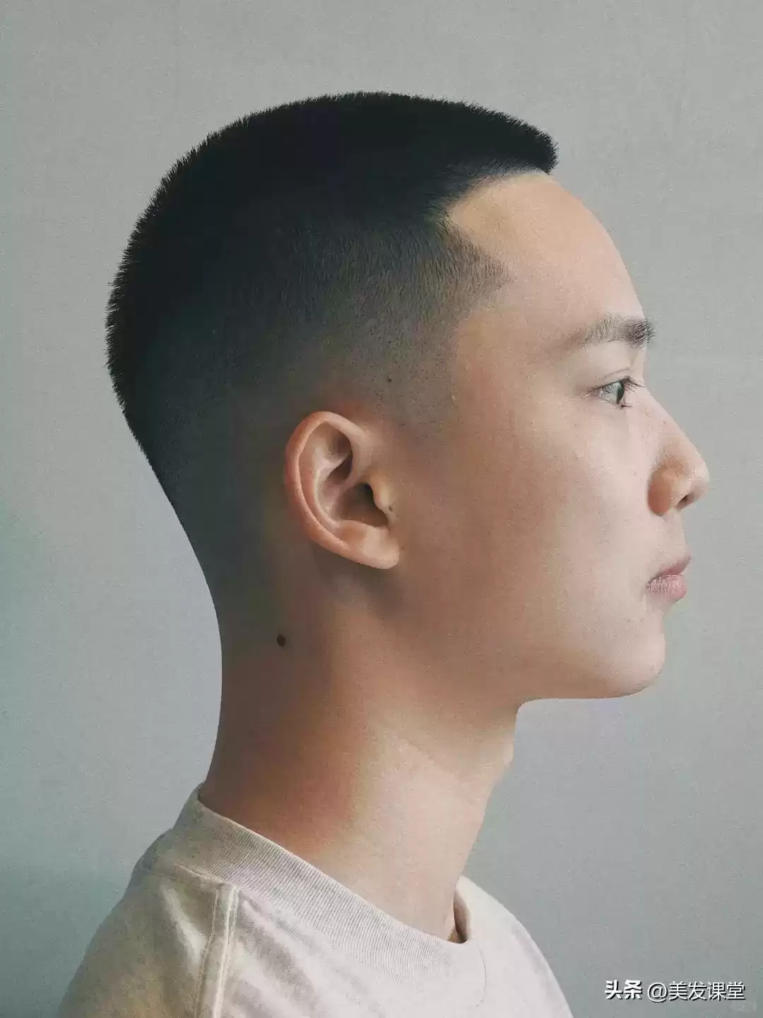 男胖子穿衣搭配 男胖子理什么发型？显脸小高级感全靠这几款，选对发型超级帅