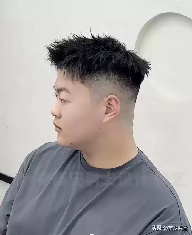 男胖子穿衣搭配 男胖子理什么发型？显脸小高级感全靠这几款，选对发型超级帅