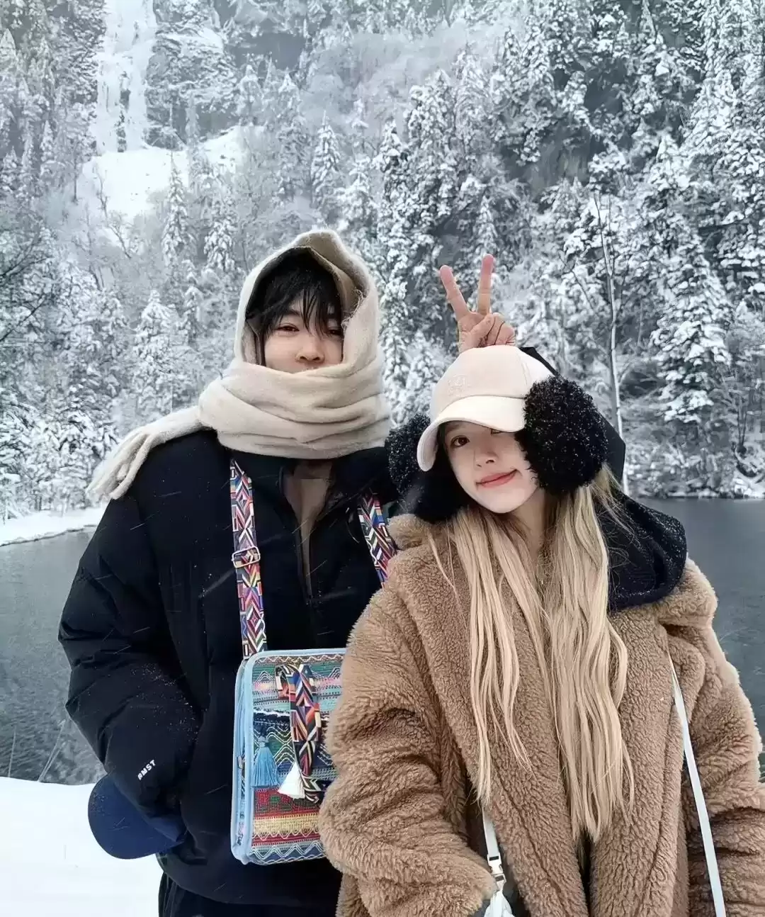 女明星冬日穿搭秘籍：时髦与保暖的完美平衡