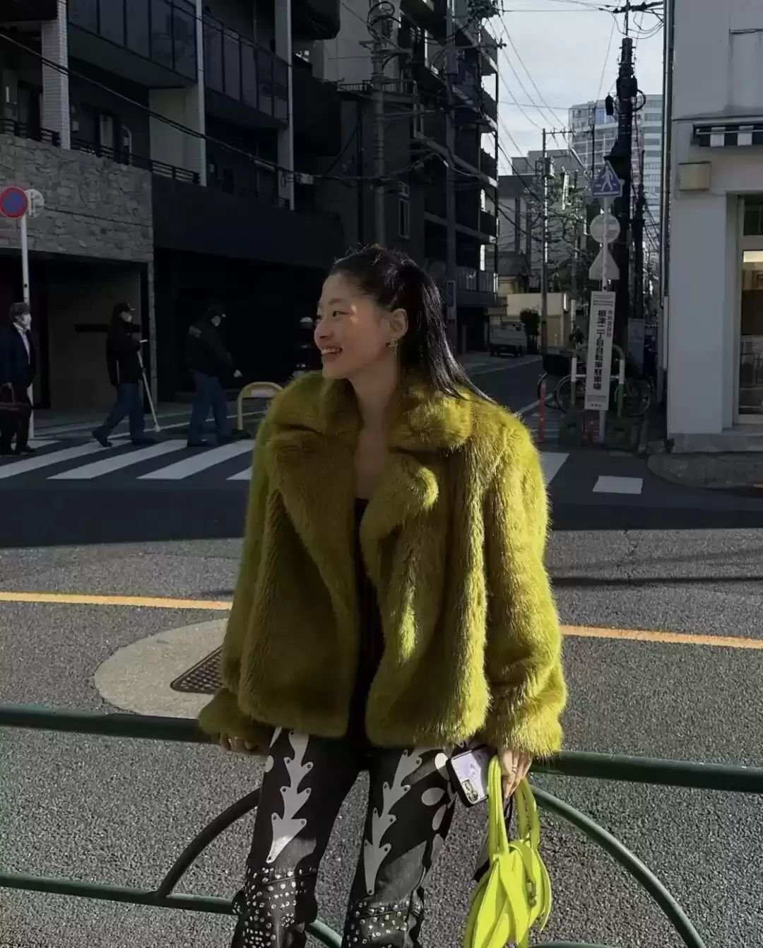 女明星冬日穿搭秘籍：时髦与保暖的完美平衡