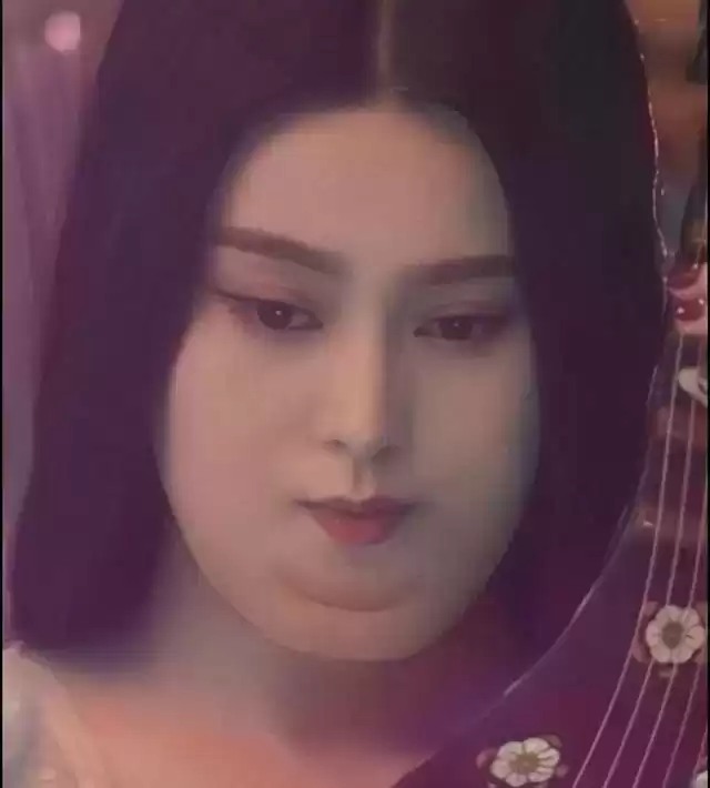 微胖女性穿搭秘籍:2大显瘦法则,轻松提升气质与魅力 微胖女性穿搭秘籍:2大显瘦法则,轻松提升气质与魅力