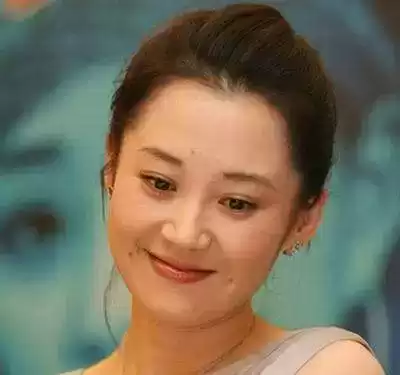 微胖女性穿搭秘籍:2大显瘦法则,轻松提升气质与魅力 微胖女性穿搭秘籍:2大显瘦法则,轻松提升气质与魅力