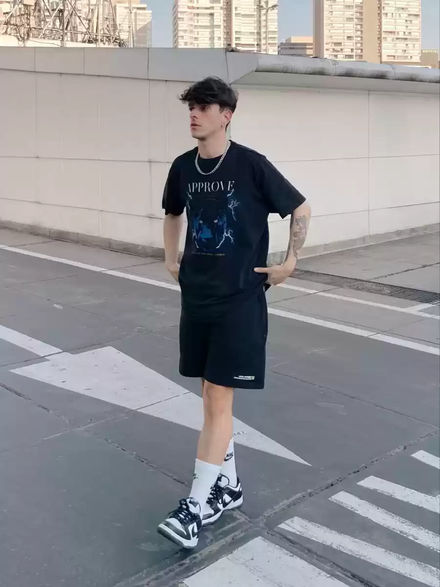 男士夏季穿搭终极指南：掌握这些技巧，轻松变身时尚达人