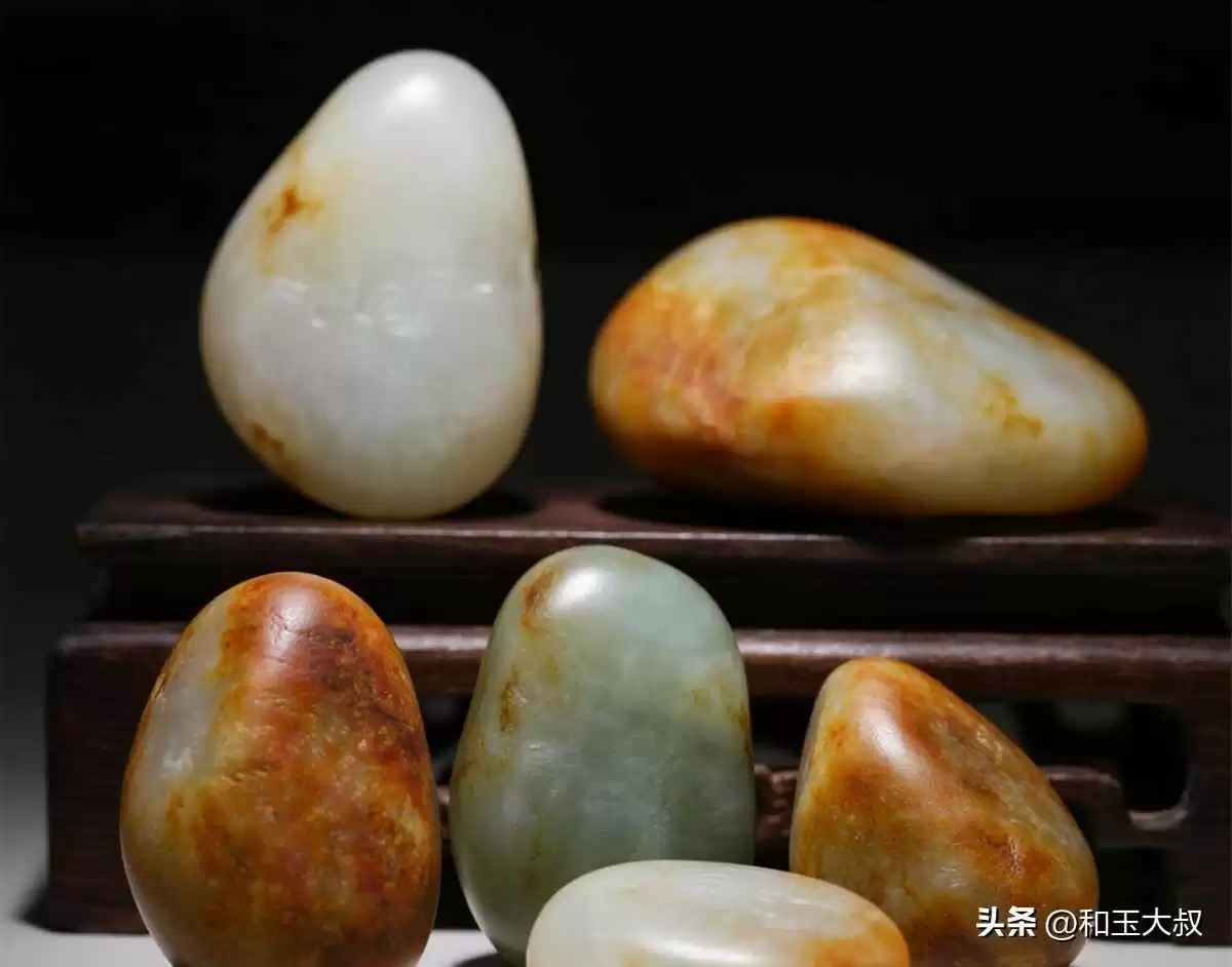 碧玉穿搭秘籍:和田玉与日常服饰搭配,同色系法则让你告别土气,高级感爆棚!