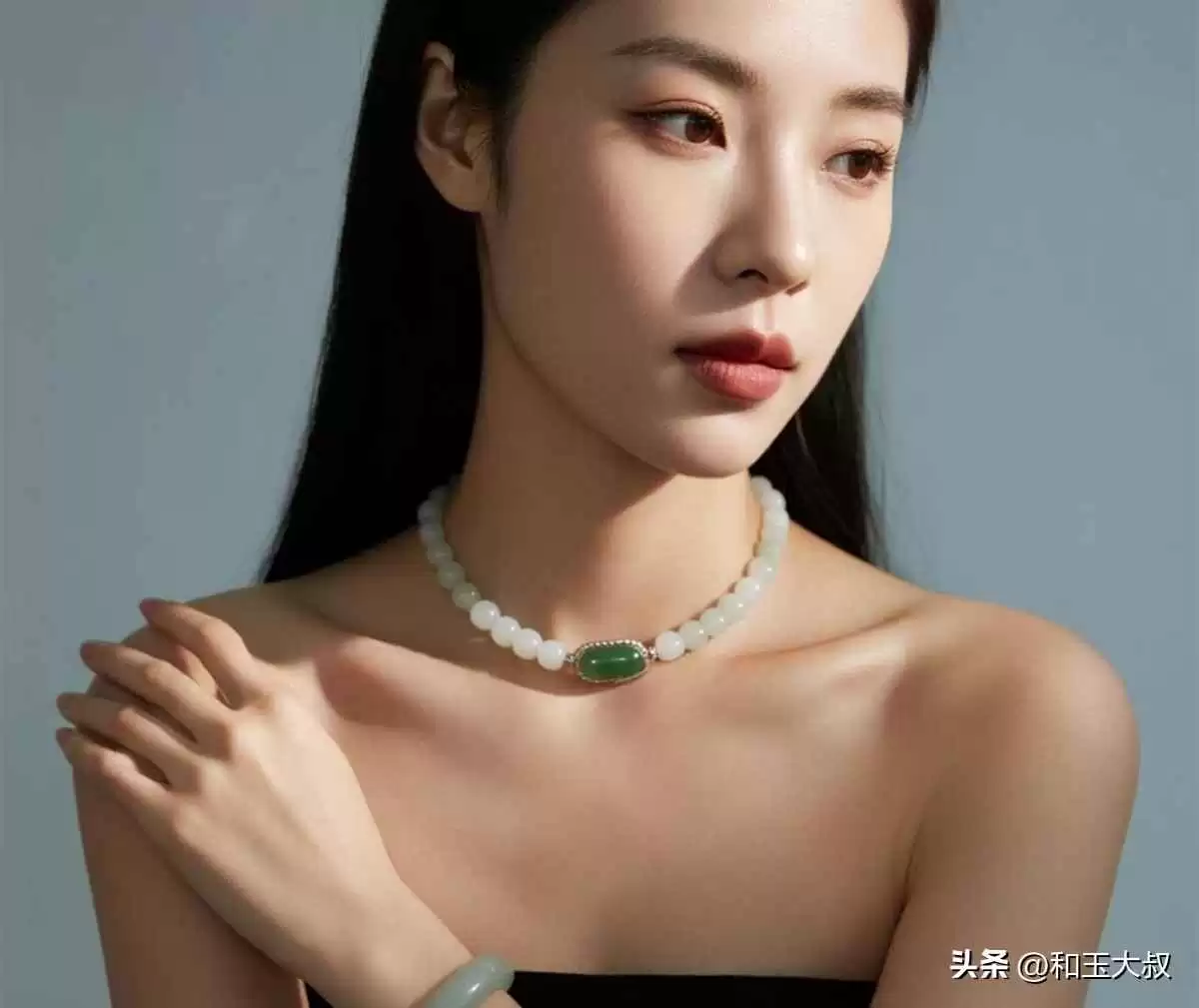 碧玉穿搭秘籍:和田玉与日常服饰搭配,同色系法则让你告别土气,高级感爆棚!