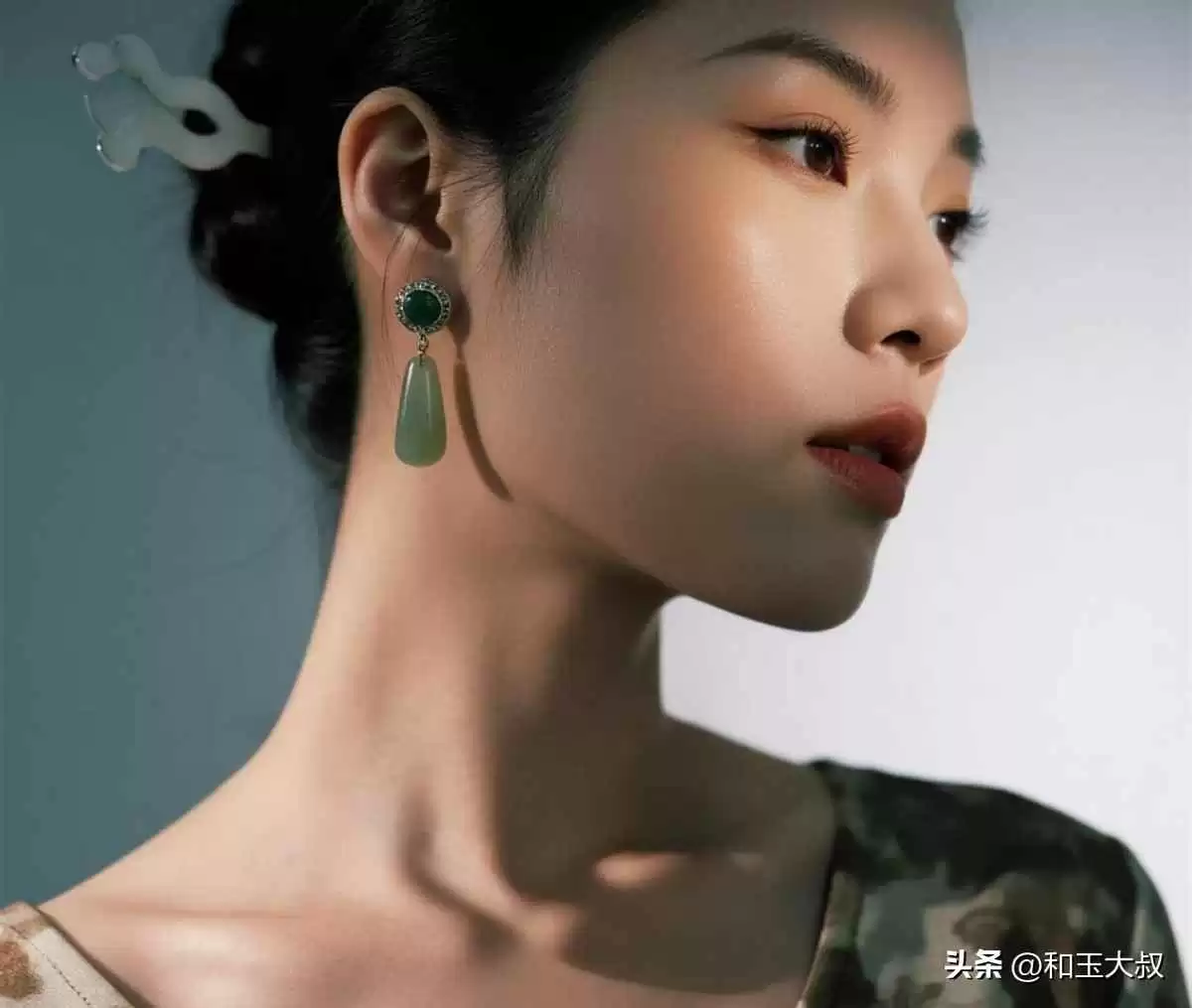 碧玉穿搭秘籍:和田玉与日常服饰搭配,同色系法则让你告别土气,高级感爆棚!