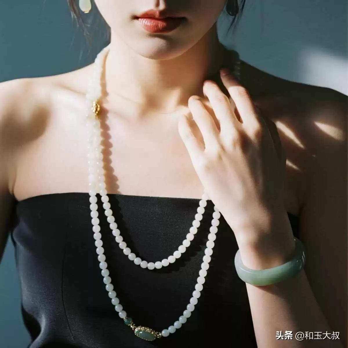 碧玉穿搭秘籍:和田玉与日常服饰搭配,同色系法则让你告别土气,高级感爆棚!