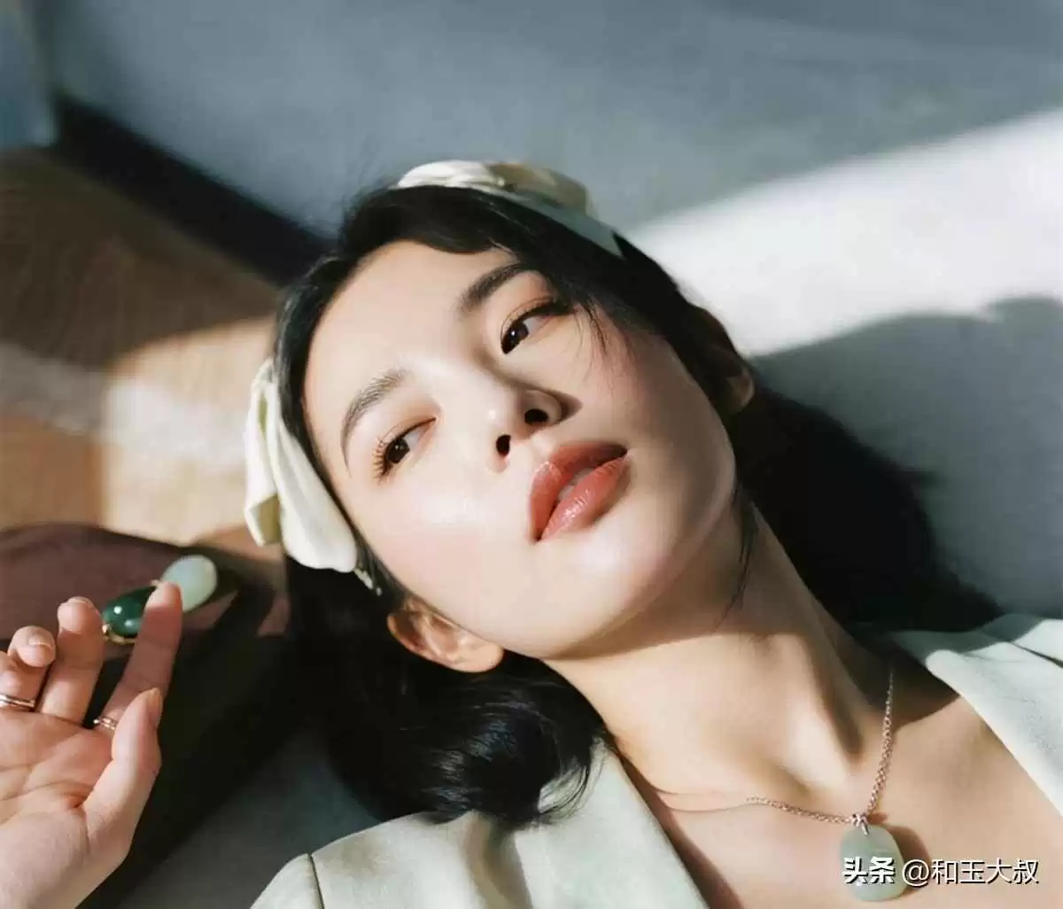 碧玉穿搭秘籍:和田玉与日常服饰搭配,同色系法则让你告别土气,高级感爆棚!