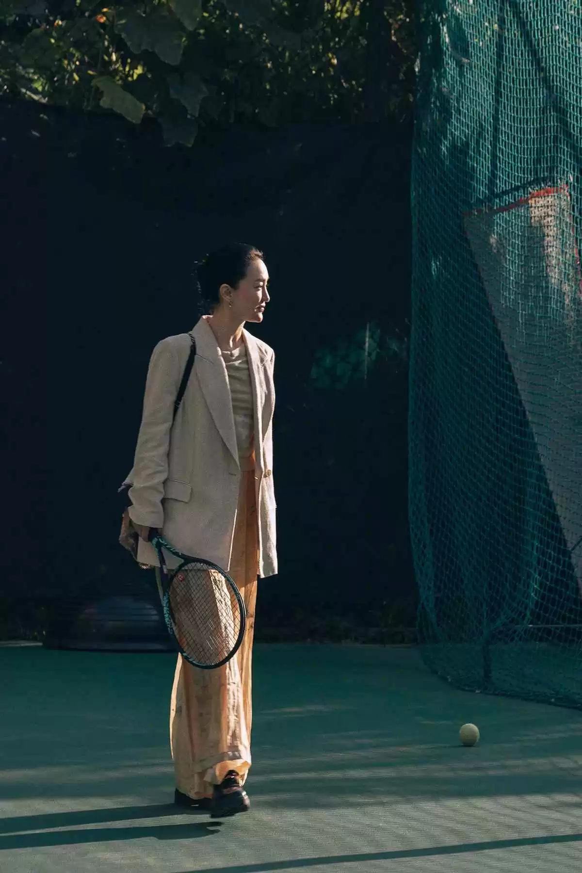 周迅的穿搭秘籍:小个子中年女性这样穿,简约高级气质出众