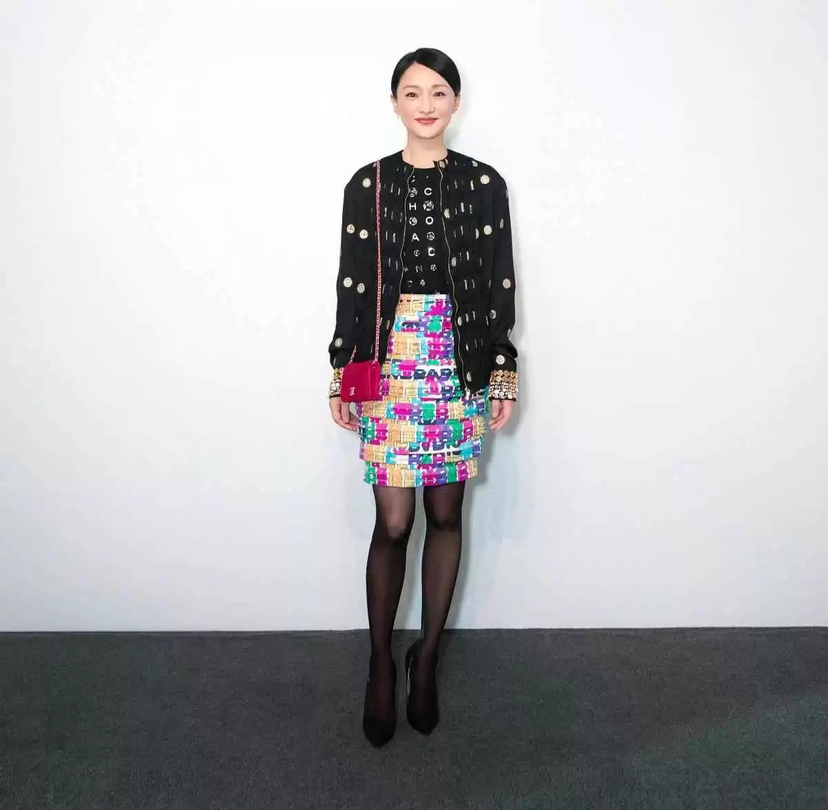 周迅的穿搭秘籍:小个子中年女性这样穿,简约高级气质出众