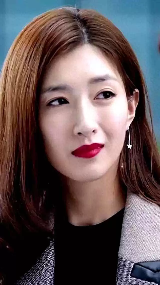 20岁女穿衣搭配图片