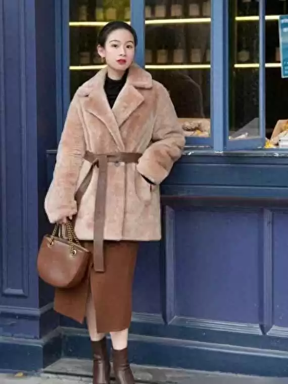 上海阿姨的冬季穿搭火了！“上袄下裙”得体又显瘦，惊艳全城