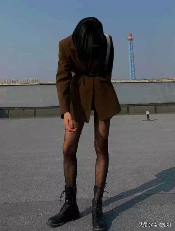 夏日丝袜穿搭秘籍:掌握这几种穿法,轻松穿出高级感