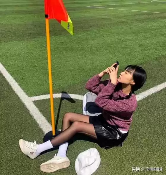 夏日丝袜穿搭秘籍:掌握这几种穿法,轻松穿出高级感