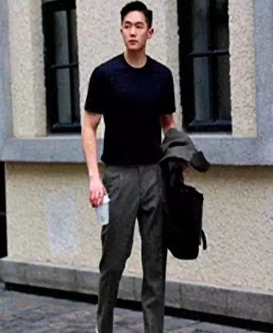 男生短袖穿衣搭配