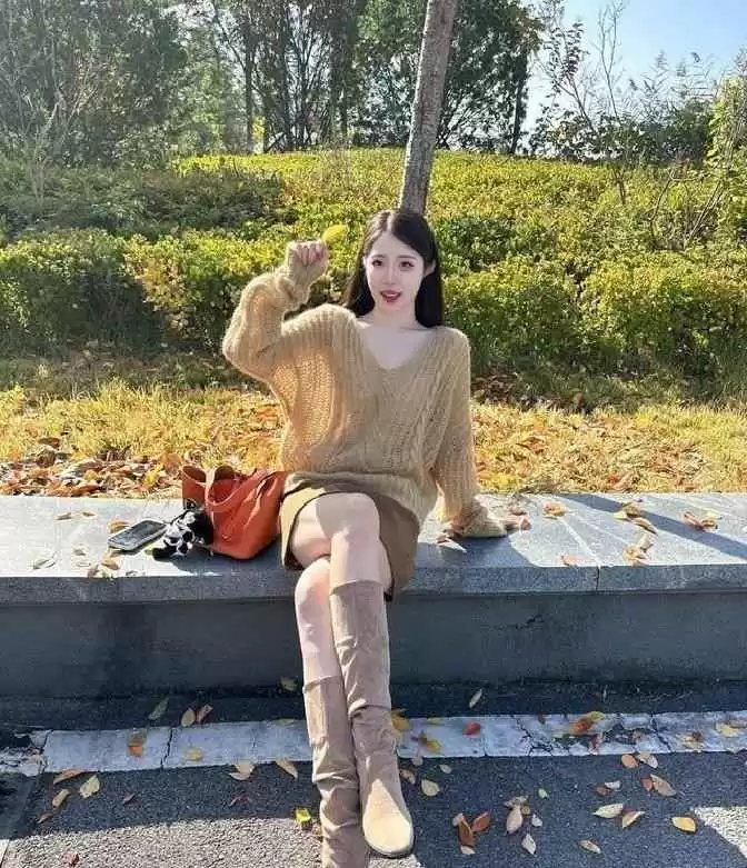 穿衣搭配层次:一浅一深,再搭配浅色,氛围感十足