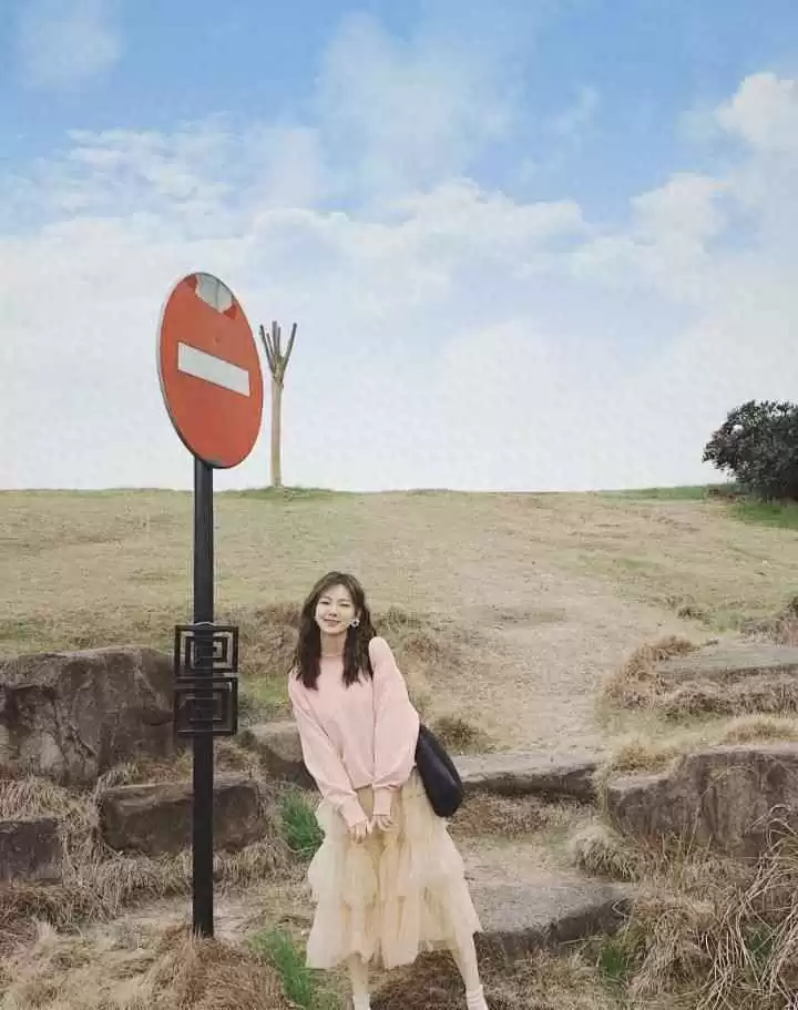 气质女人穿衣搭配：十款洋气百搭减龄穿搭指南