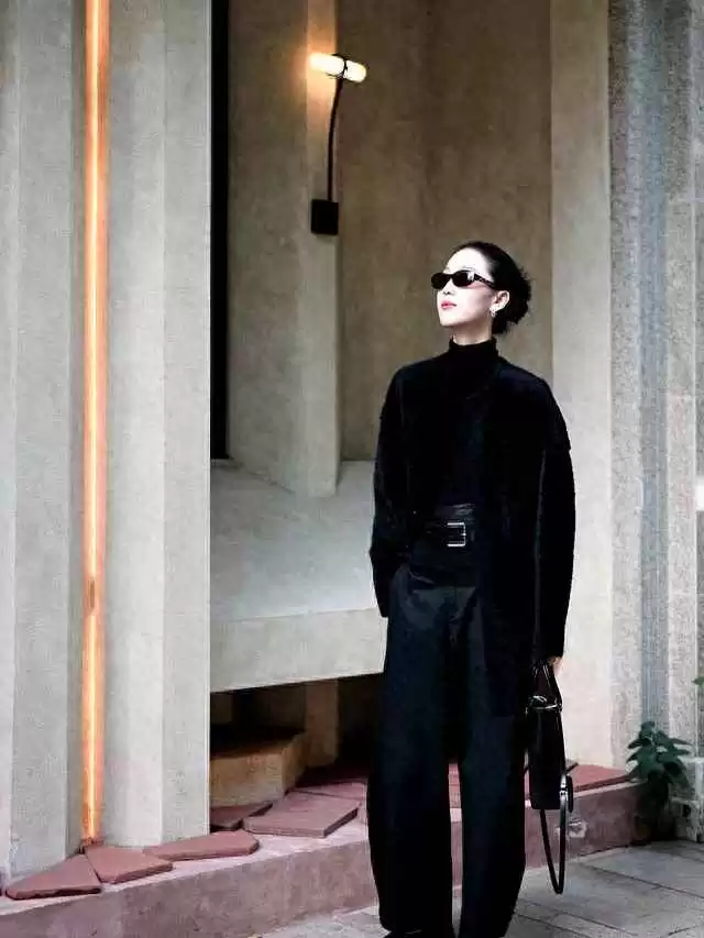 穿衣搭配同色系 同色系穿搭也太绝了，高级感不费力