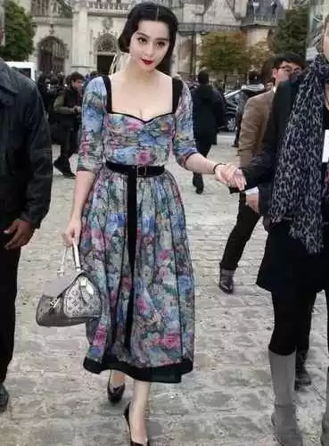 骨架宽穿衣搭配：宽腿裤的冬季时尚，大衣羽绒服穿出高级感