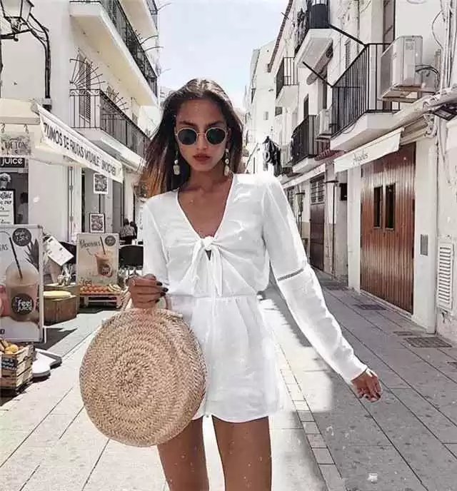 平胸初秋穿衣搭配 “平胸女”穿衣有妙招,搭配时谨记这3招,轻松逆袭完美S型曲线