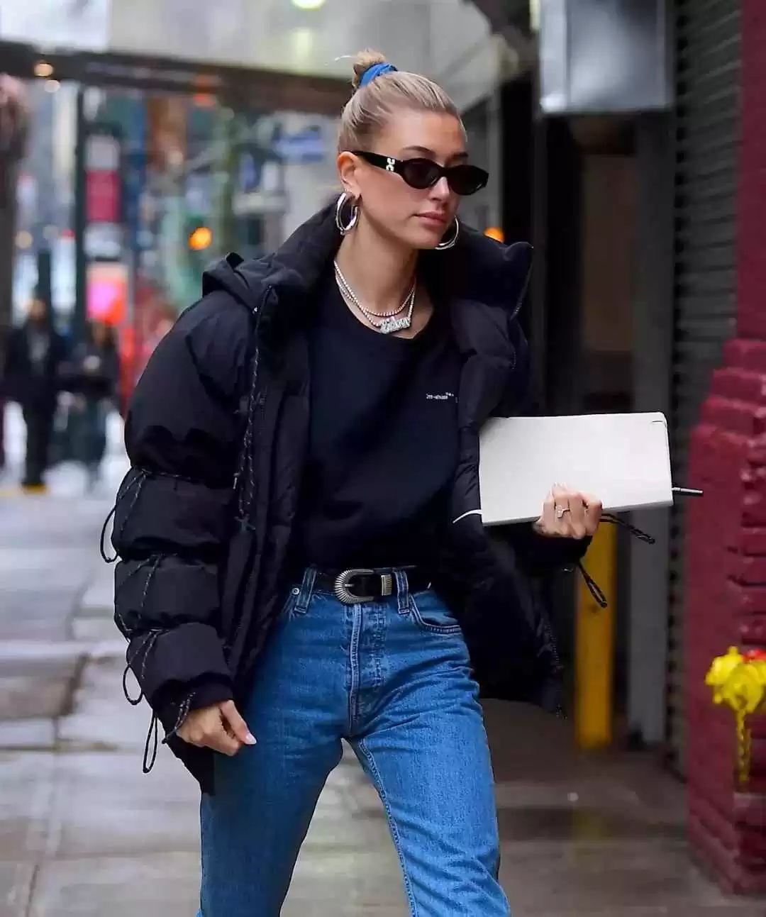 短发冬衣穿衣搭配：九款简单利落的冬季发型指南