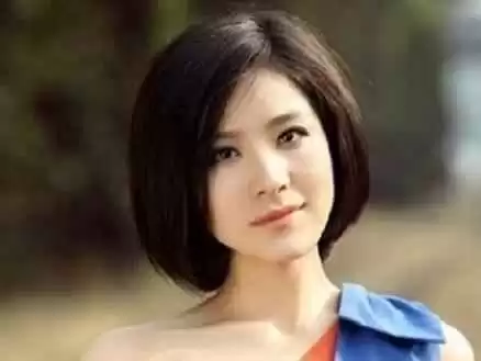 气质女人穿搭秘籍：十款洋气减龄搭配指南