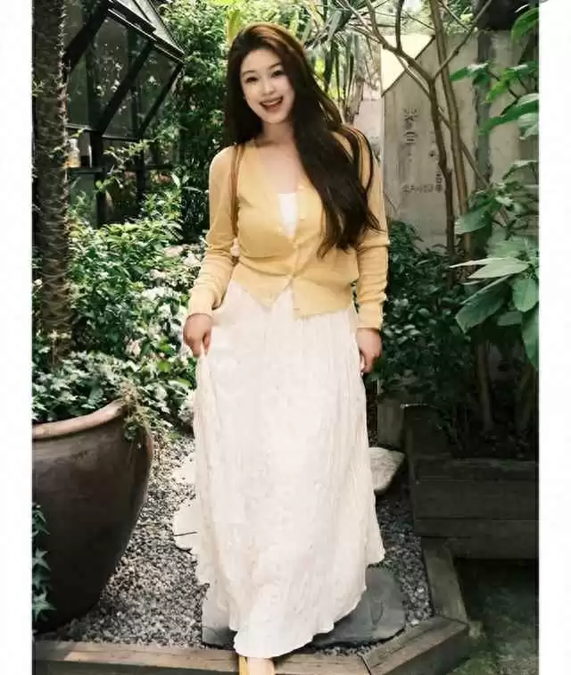 160cm女生春季穿搭秘诀:裙过膝、衣不紧,优雅显瘦又气质 160cm女生春季穿搭秘诀:裙过膝、衣不紧,优雅显瘦又气质