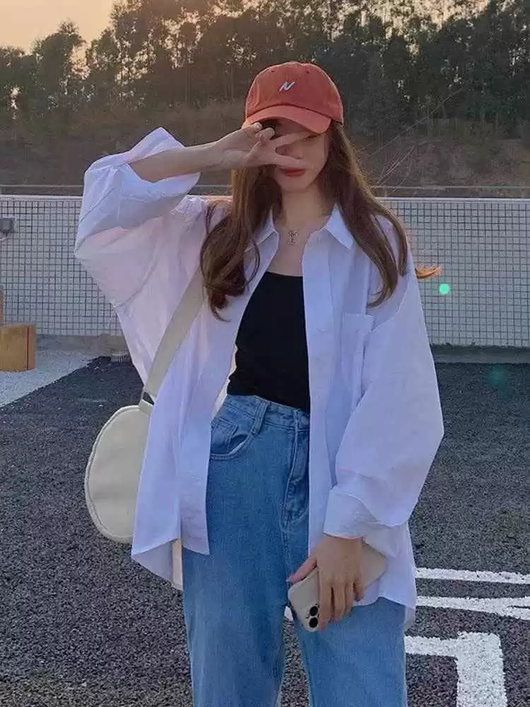 夏日防晒衬衫穿搭宝典:一衣多穿,轻松应对高温天