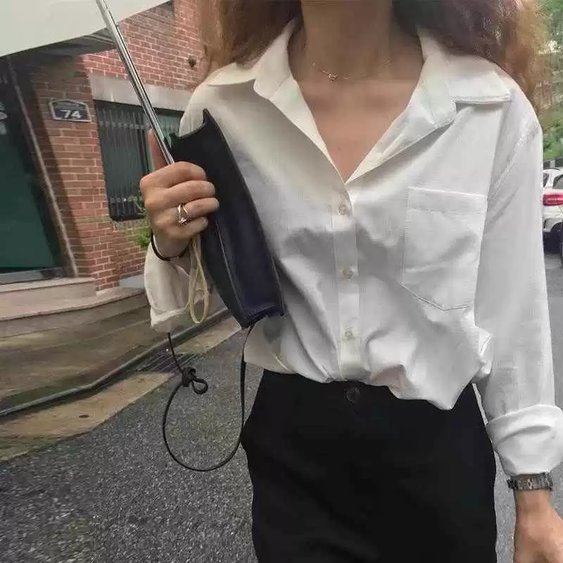 夏日防晒衬衫穿搭宝典:一衣多穿,轻松应对高温天