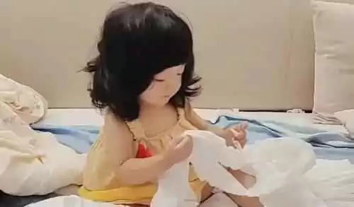 1岁宝宝聪明育儿法:3个关键点,很多家长第一步就错!