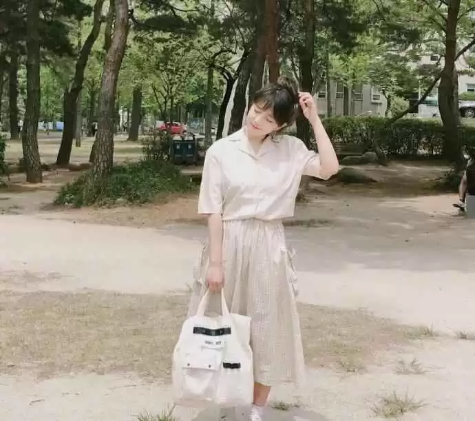 微胖小个子女生秋季穿搭指南：显瘦显高时尚秘诀