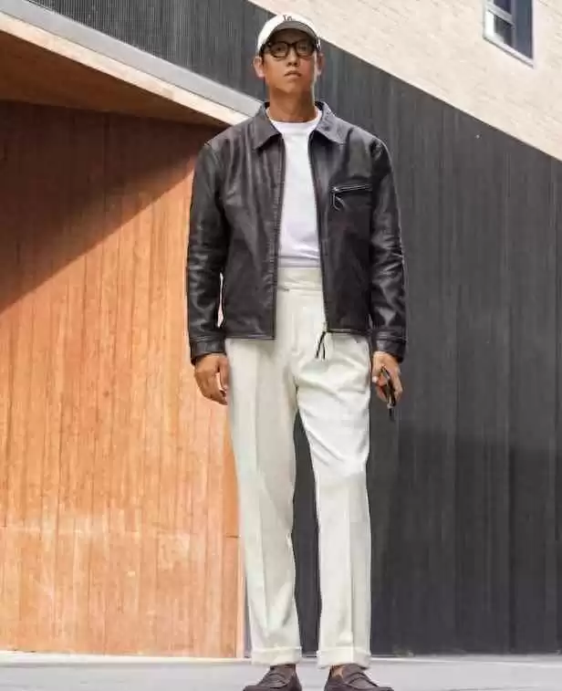 40岁男人夏季穿搭攻略：皮夹克配休闲裤，轻松穿出帅气成熟范儿