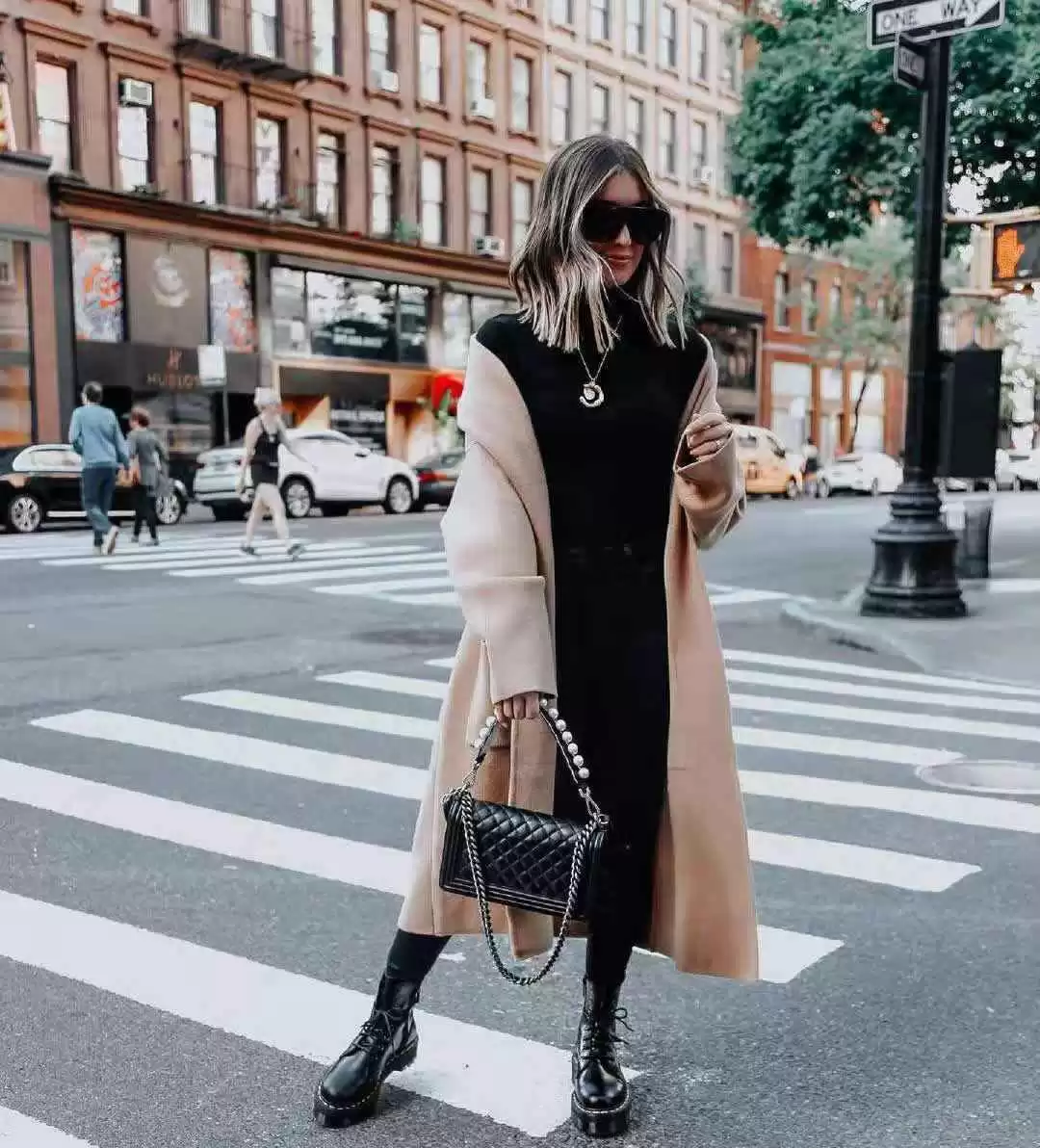 矮胖MM秋冬穿搭秘籍:三招教你显瘦显高,轻松变时髦