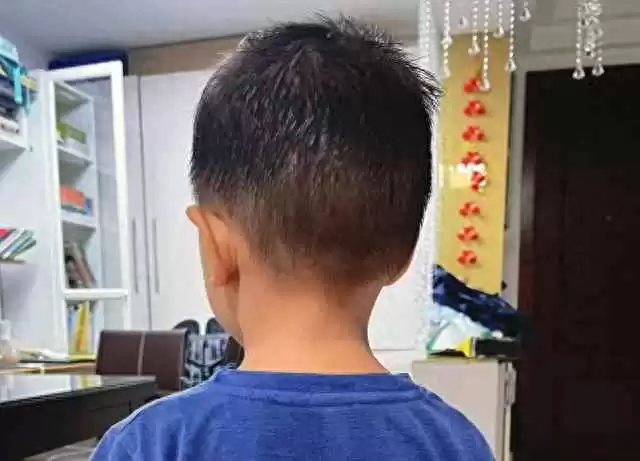 秋季儿童穿衣指南：科学搭配让宝宝温暖过秋