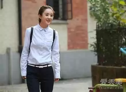 30岁男白领冬天穿衣搭配：黑白穿搭法，不装嫩不油腻，出门舒服又体面