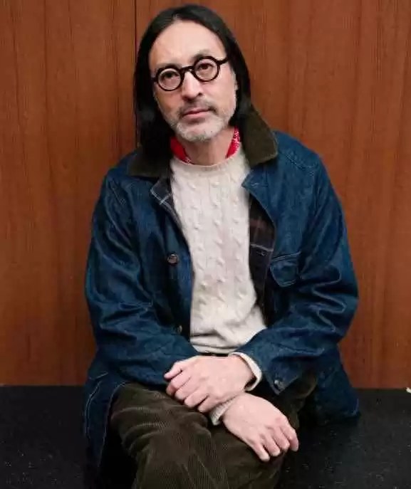 小男生穿衣搭配图片 被杭州大叔惊艳到！“拼色领夹克+休闲靴”，时髦有男人味，真帅