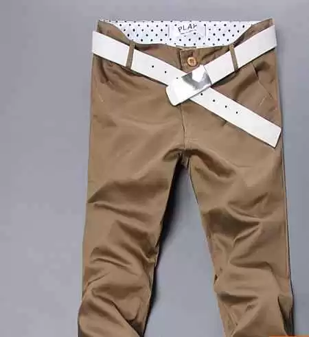 卡其色裤子配上衣颜色搭配指南