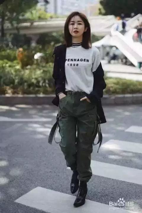 工装裤配上衣 穿出又帅又美的模样
