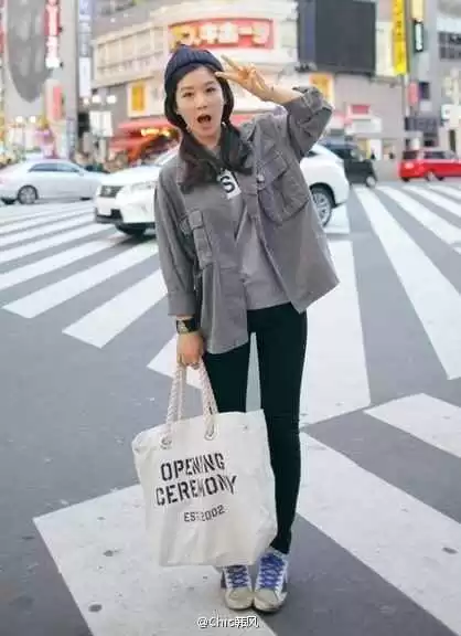 深灰裤子穿搭全解锁 从基础到高阶的一衣多穿指南